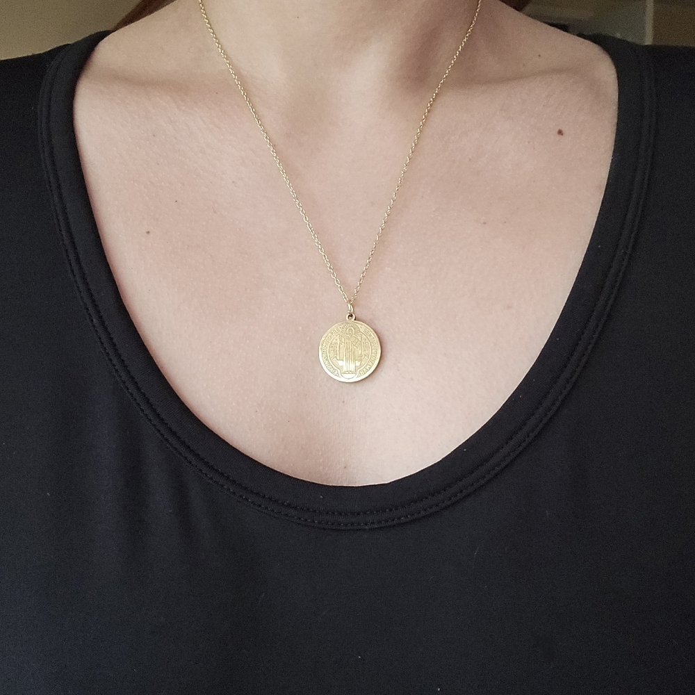 Vintage Gold Saint St Benedict of Nursia Medal Medallion Coin Necklace - Picture 1 of 8